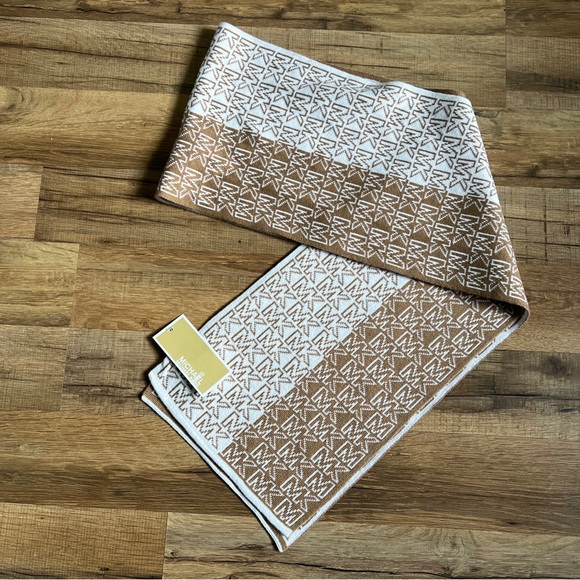 Nwt Michael Kors MK Print Tan White Scarf Ladies MSRP $58 - Picture 3 of 5